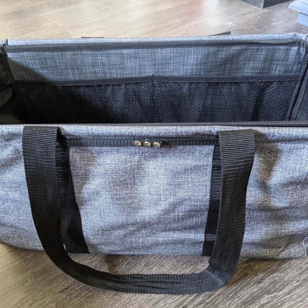 Thirty-One Medium Utility Tote w/stand tall insert